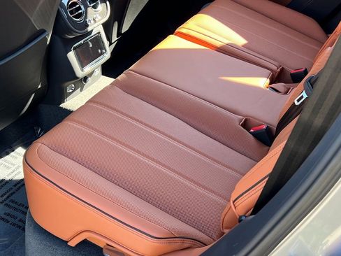 Used 2025 Bentley Bentayga image 21