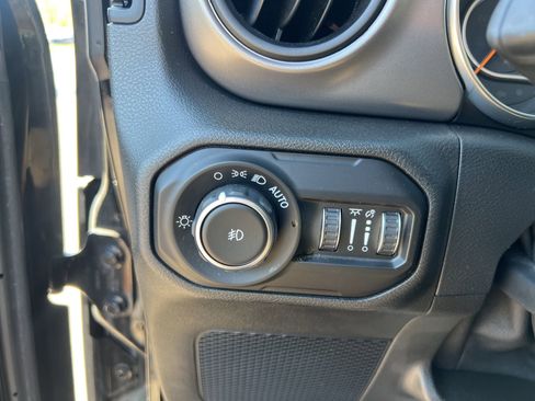 Used 2021 Jeep Wrangler Unlimited Sport image 21