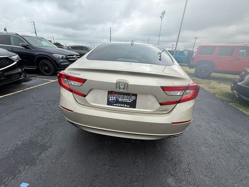 Used 2018 Honda Accord Touring image 3