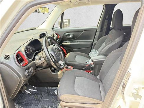 Used 2017 Jeep Renegade Trailhawk AWD/4WD image 10