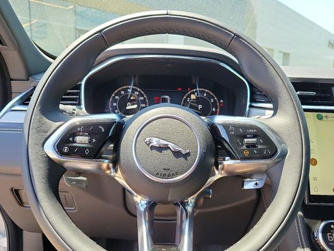 Used 2025 Jaguar F-PACE R-Dynamic S AWD/4WD image 17