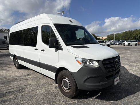 Used 2025 Mercedes-Benz Sprinter 2500 image 7