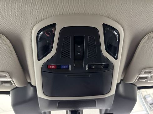 Used 2025 Subaru Outback Premium image 23