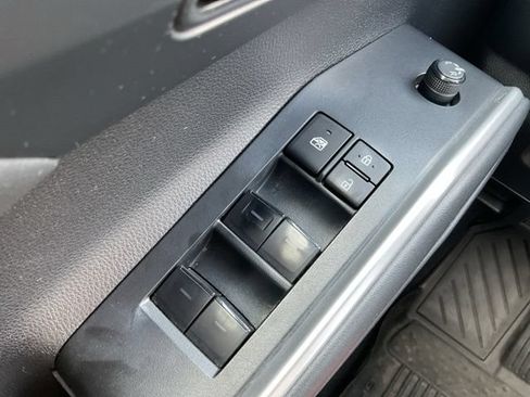 Used 2022 Toyota Highlander XLE AWD/4WD image 41