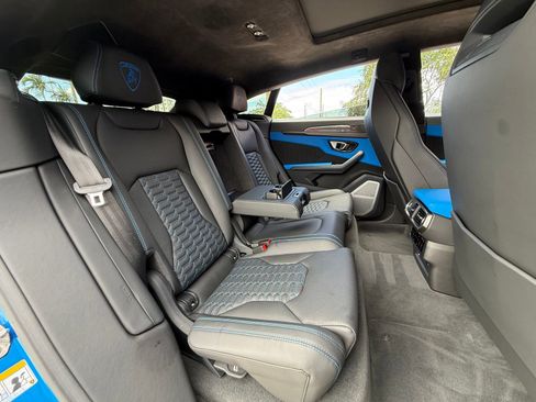 Used 2022 Lamborghini Urus AWD/4WD image 46