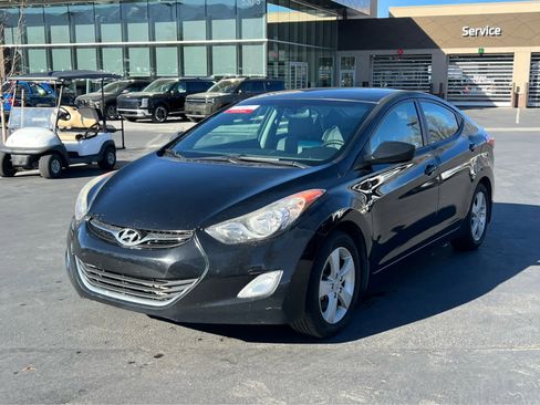 Used 2013 Hyundai Elantra GLS w/ Preferred Pkg image 2