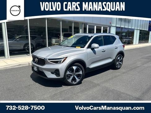 Certified 2025 Volvo XC40 B5 Plus AWD/4WD image 1