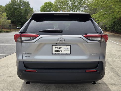 Used 2023 Toyota RAV4 XLE Premium image 6