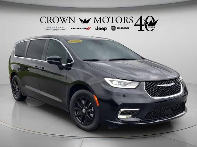 Used 2025 Chrysler Pacifica Select FWD image 3