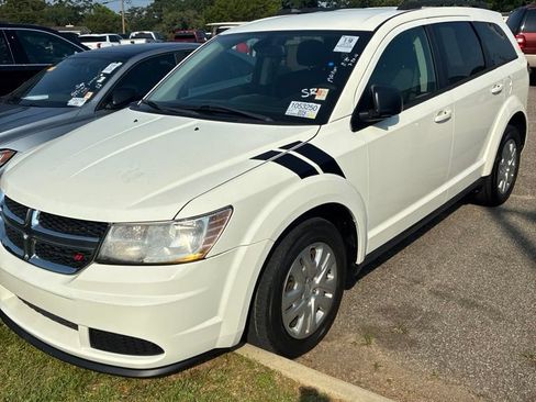 Used 2020 Dodge Journey SE FWD image 1