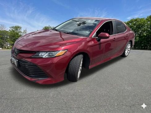 Used 2019 Toyota Camry LE FWD image 3