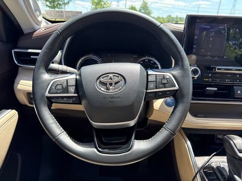 Used 2022 Toyota Highlander Platinum AWD/4WD image 21
