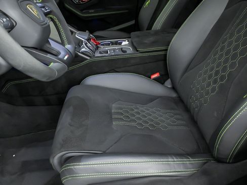 Used 2024 Lamborghini Urus Performante AWD/4WD image 23