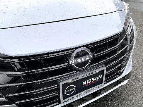 Used 2025 Nissan Versa SV w/ Trunk Package image 19