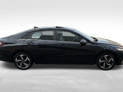 Used 2022 Hyundai Elantra Limited image 4