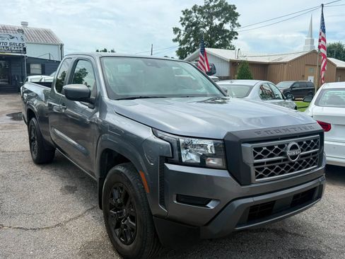 Used 2023 Nissan Frontier SV w/ Technology Package RWD image 2