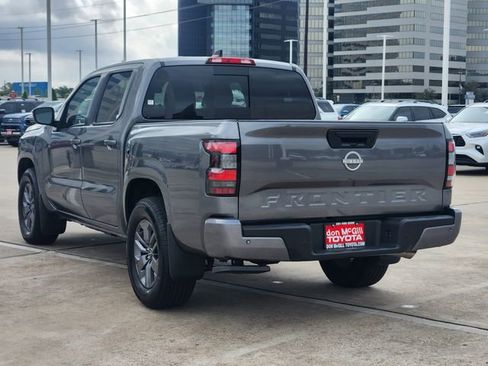 Used 2025 Nissan Frontier SV image 7