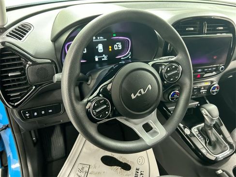 Certified 2023 Kia Soul S image 4