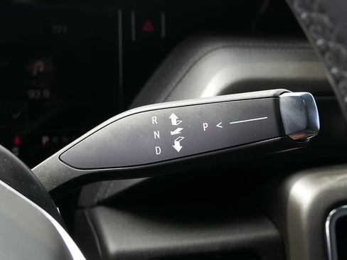 Used 2025 GMC Yukon XL Denali RWD image 15