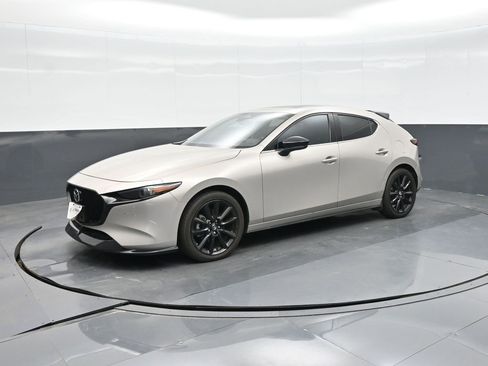 Used 2024 MAZDA MAZDA3 Hatchback w/Premium Plus Pkg image 28