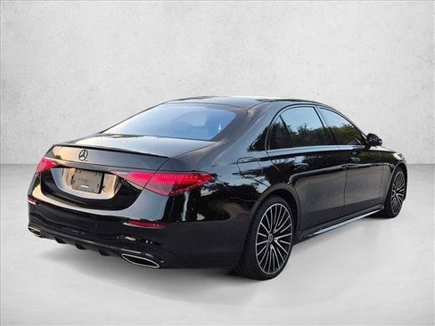 Used 2022 Mercedes-Benz S 500 4MATIC w/ AMG Line Package image 5