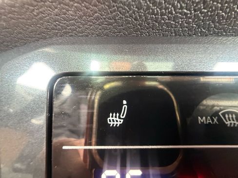 Used 2022 Volkswagen Tiguan SE w/ Panoramic Sunroof Package image 17