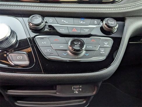 New 2026 Chrysler Pacifica Select image 21