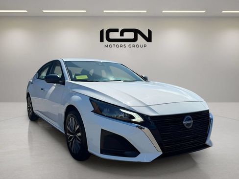 Used 2025 Nissan Altima 2.5 SV FWD image 7