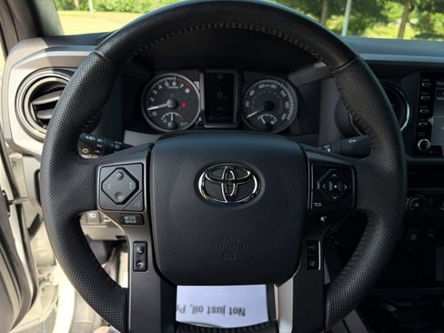 Used 2020 Toyota Tacoma TRD Off-Road AWD/4WD image 24