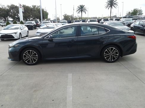 Used 2026 Toyota Camry XLE image 4