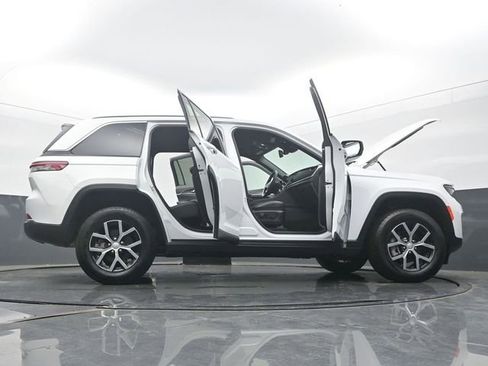 Used 2024 Jeep Grand Cherokee Limited image 61
