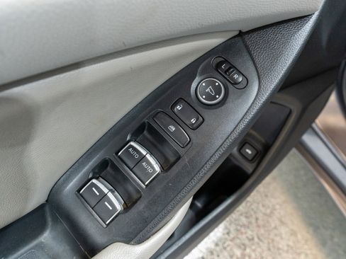 Used 2018 Honda Accord LX image 12