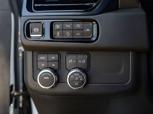New 2026 GMC Yukon AT4 w/ AT4 Premium Package AWD/4WD image 13
