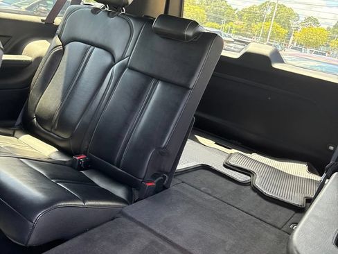 Used 2024 Jeep Wagoneer L Series II w/ Flexible Seating Group RWD image 5
