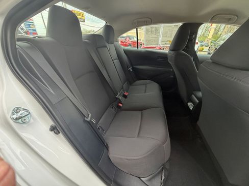 Used 2025 Toyota Corolla LE image 41