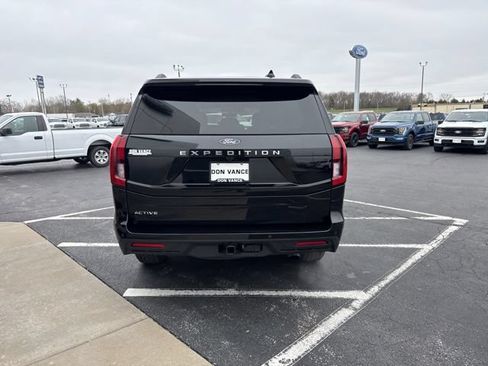 Used 2025 Ford Expedition Active RWD image 4