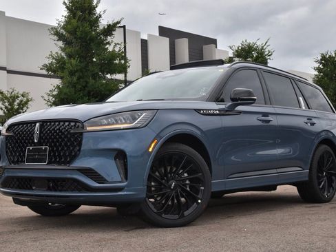 New 2026 Lincoln Aviator Reserve w/ Jet Appearance Package RWD image 1