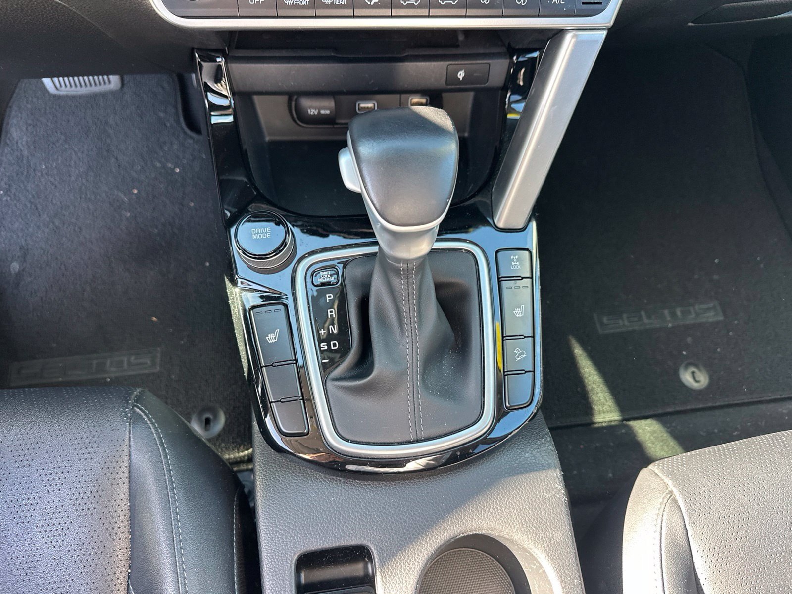 Used 2021 Kia Seltos SX w/ SX Sunroof Package AWD/4WD image 11