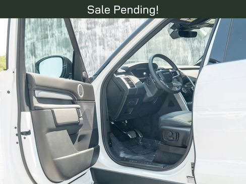 Certified 2025 Land Rover Discovery Dynamic SE AWD/4WD image 11