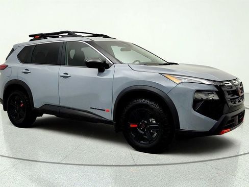 Used 2026 Nissan Rogue SV AWD/4WD image 3