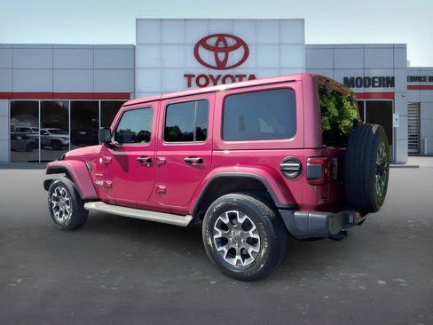 Used 2024 Jeep Wrangler Unlimited Sahara w/ Technology Group AWD/4WD image 3