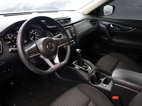 Used 2018 Nissan Rogue SV image 9