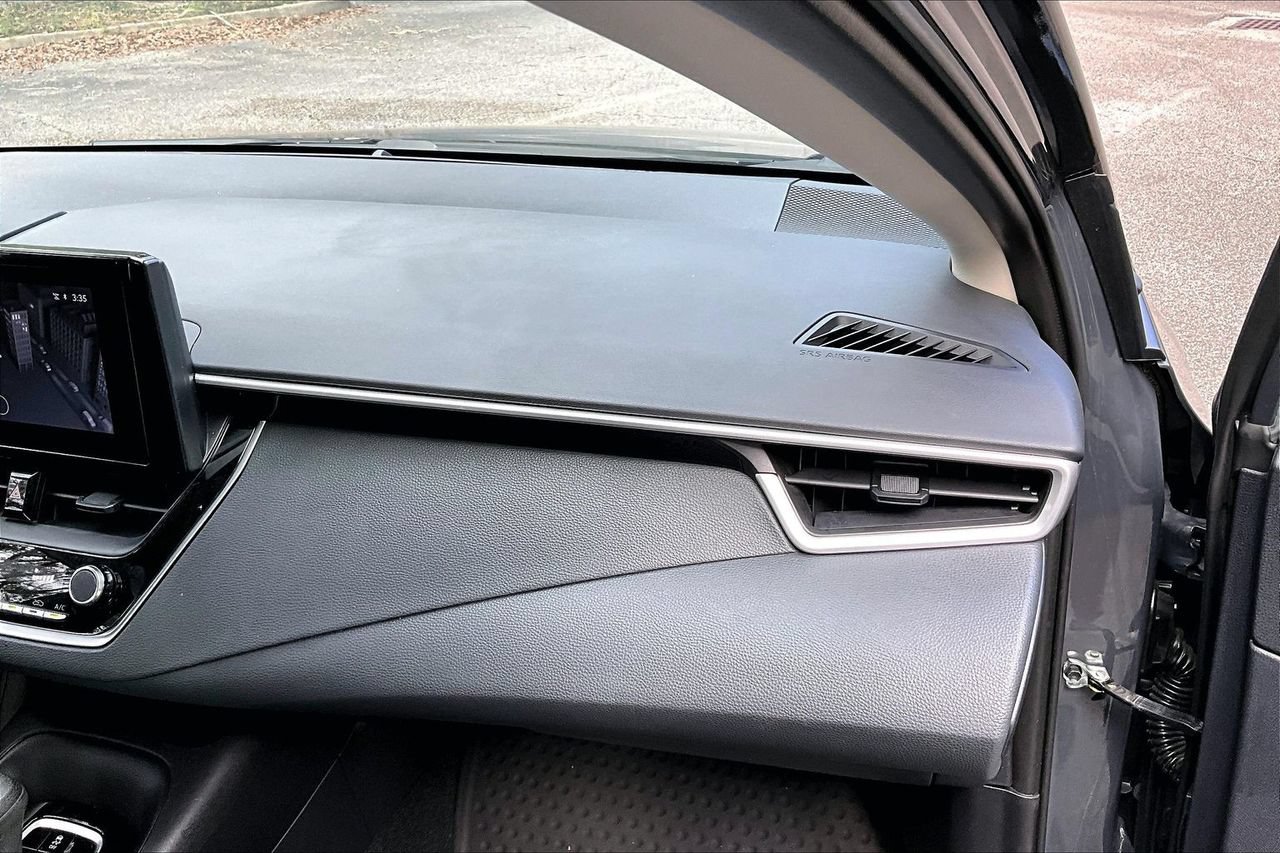 Used 2025 Toyota Corolla LE FWD image 23