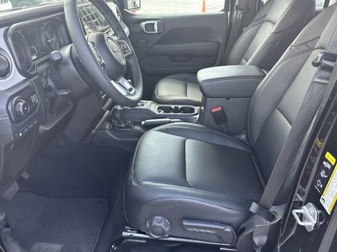 Certified 2025 Jeep Wrangler Unlimited Sahara AWD/4WD image 10