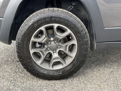 Used 2021 Jeep Cherokee Trailhawk AWD/4WD image 56