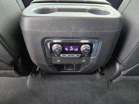 Used 2022 GMC Yukon SLT w/ SLT Luxury Package image 25