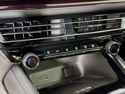 Used 2026 Chevrolet Traverse Z71 w/ Driver Confidence Package AWD/4WD image 16