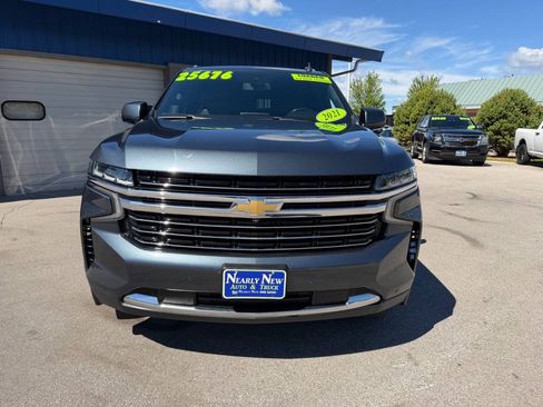 Used 2021 Chevrolet Suburban LT w/ Luxury Package AWD/4WD image 2