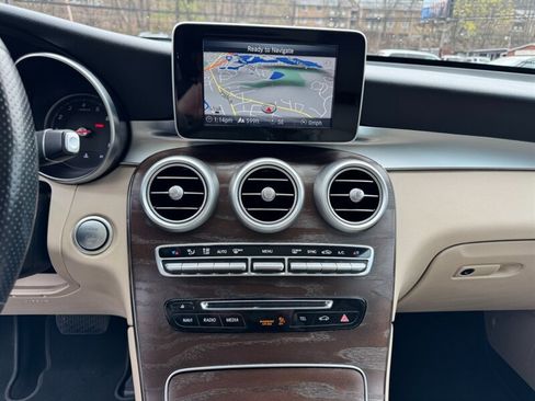 Used 2018 Mercedes-Benz GLC 300 4MATIC w/ Premium Package image 27