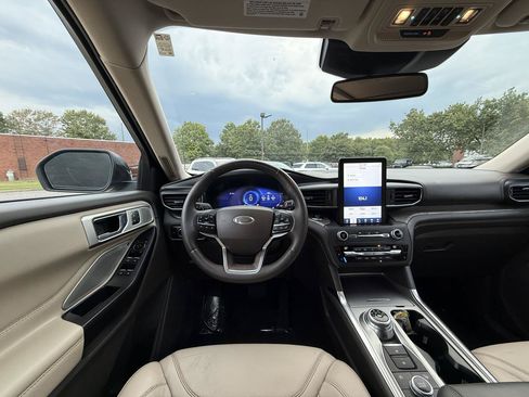Used 2020 Ford Explorer Platinum w/ Premium Technology Package AWD/4WD image 24